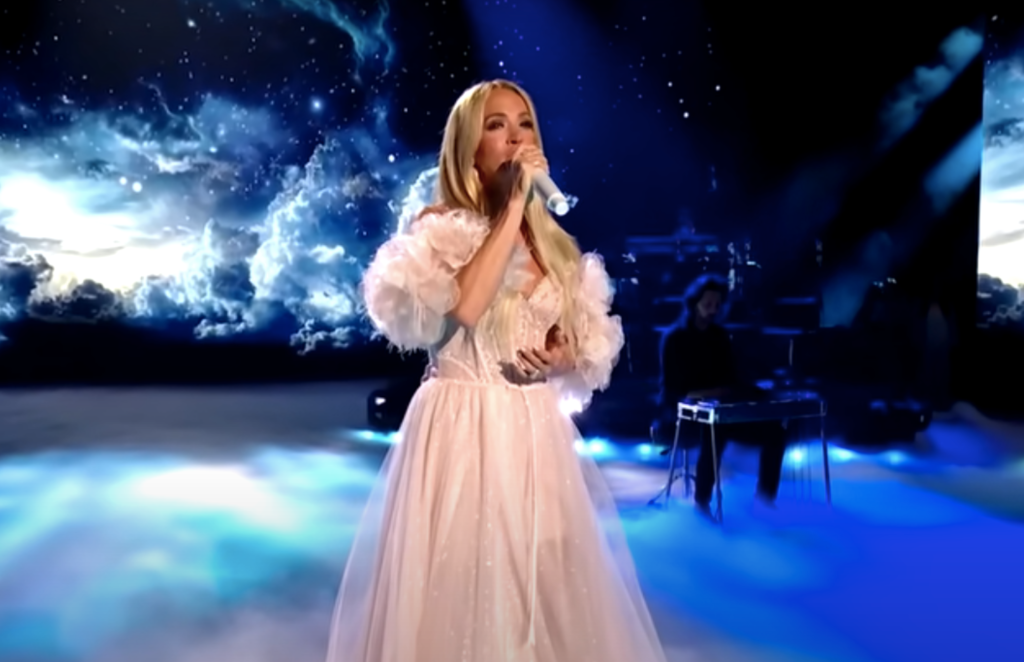 Chilling: Carrie Underwood Magnificently Performs ‘How Great Thou Art’ on ‘American&nbsp;Idol’