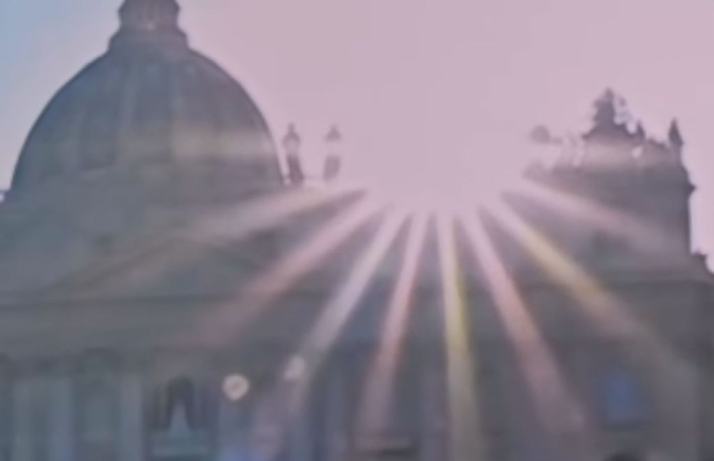 Sign from Heaven? Glory Rays Beam Atop Saint Peter’s Basilica at the Moment Pope Leo XIV was&nbsp;Elected!